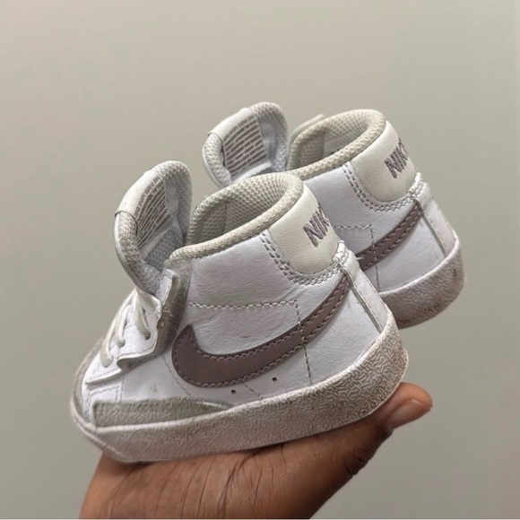 Nike Infant Sneakers White and Brown - Picture 1 of 2